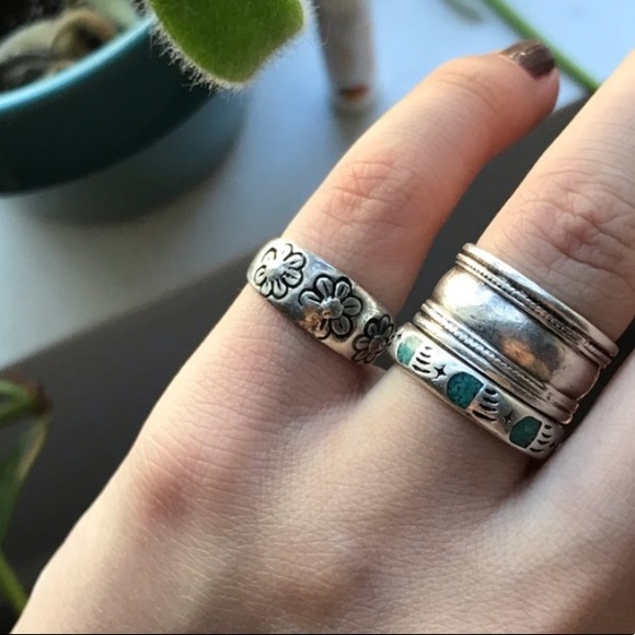 Vintage Jewelry - 925 flower print adjustable ring or toe ring